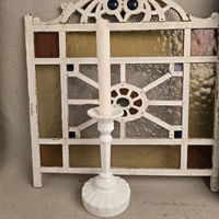 presset-glas-hvid-lysestage-rund-fod-slank-stage-vintage-glasstage